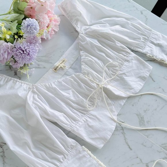 Tops - Romantic white puff sleeve tie crop top XS-S